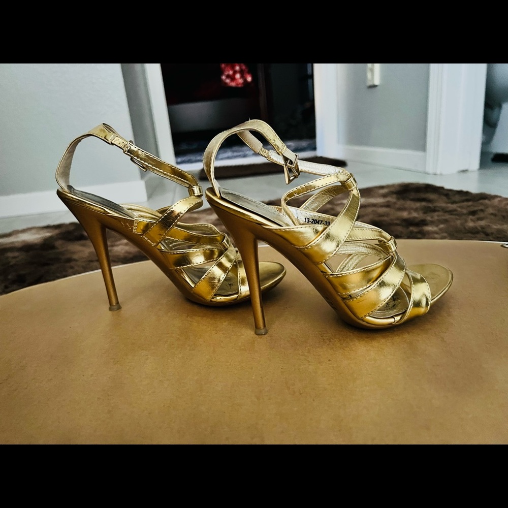 Shoes - Picture 2 of 4